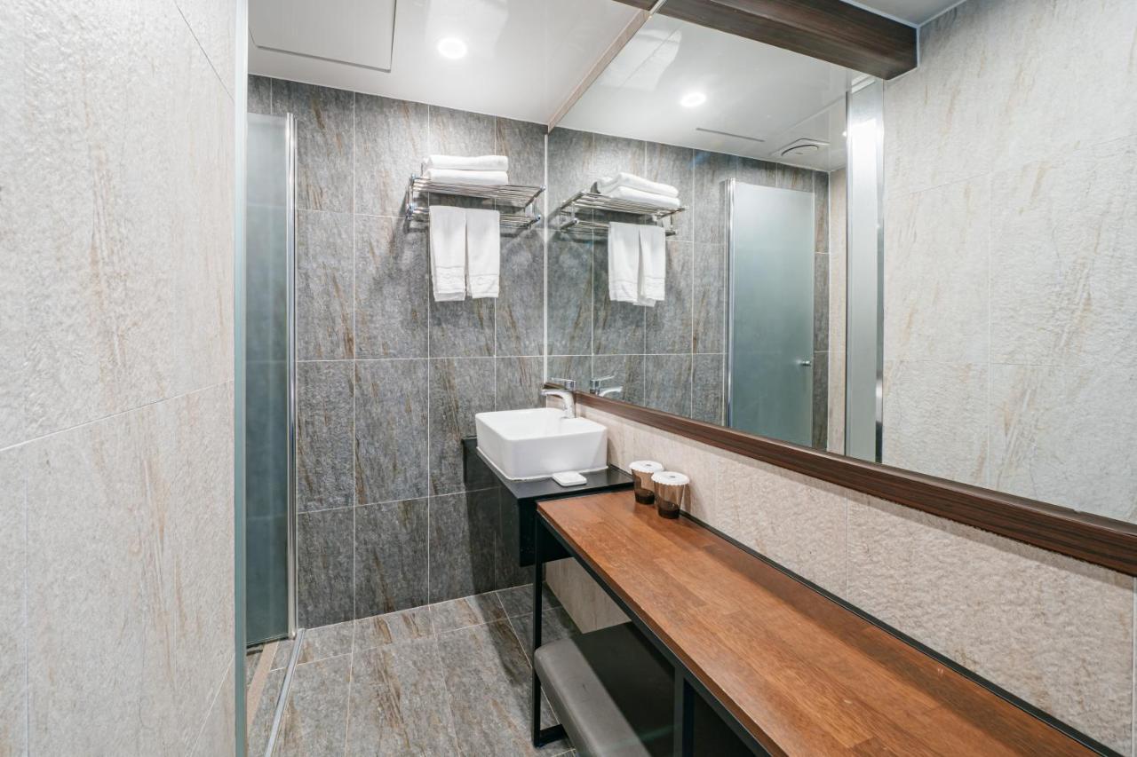 ג'גו Hotel With City מראה חיצוני תמונה