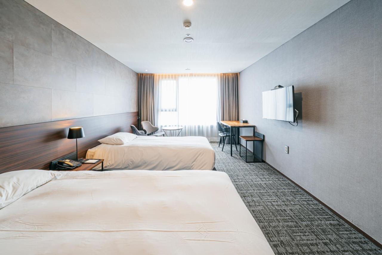 ג'גו Hotel With City מראה חיצוני תמונה
