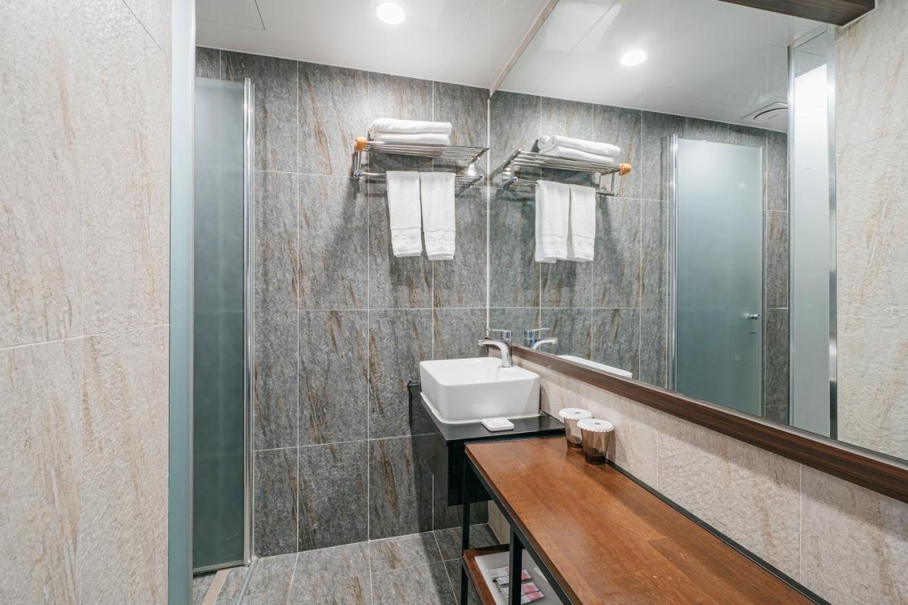 ג'גו Hotel With City מראה חיצוני תמונה