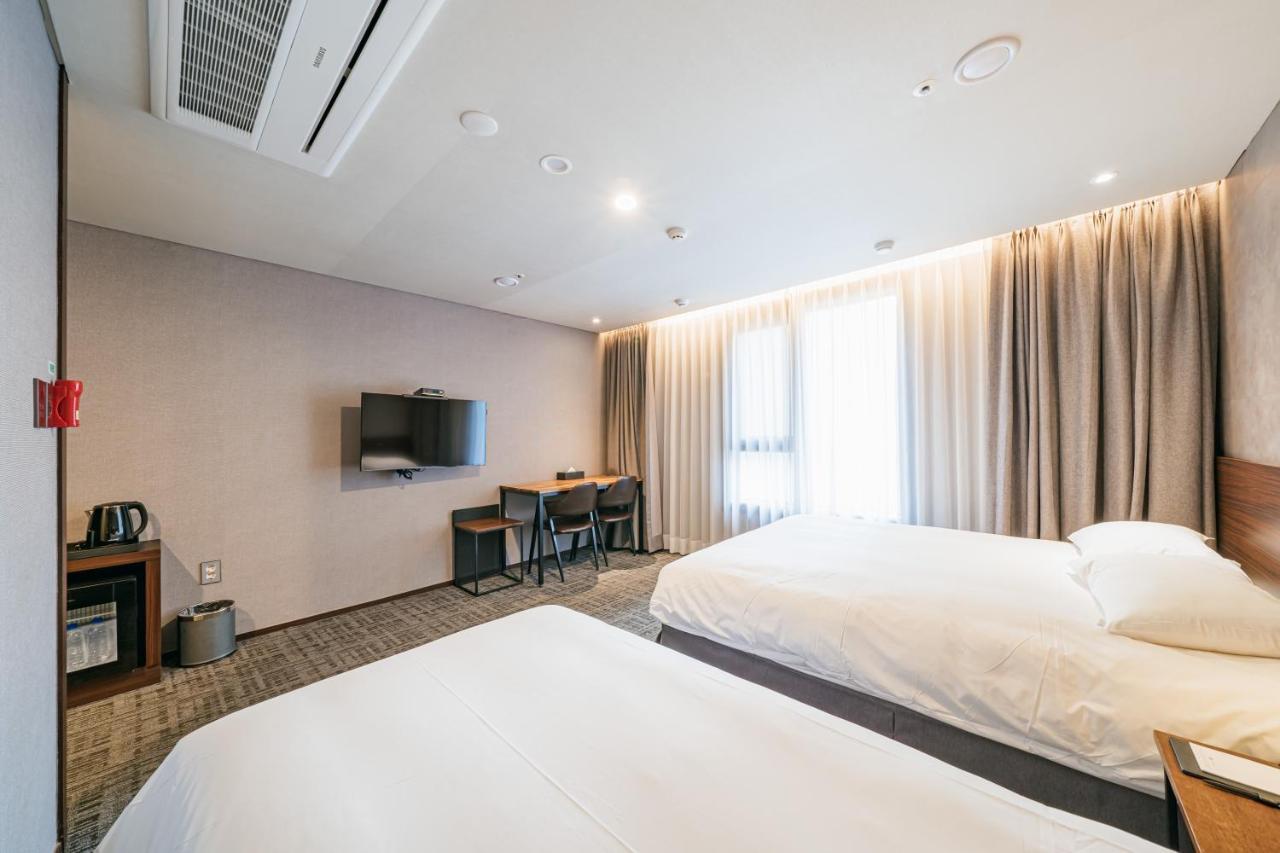 ג'גו Hotel With City מראה חיצוני תמונה