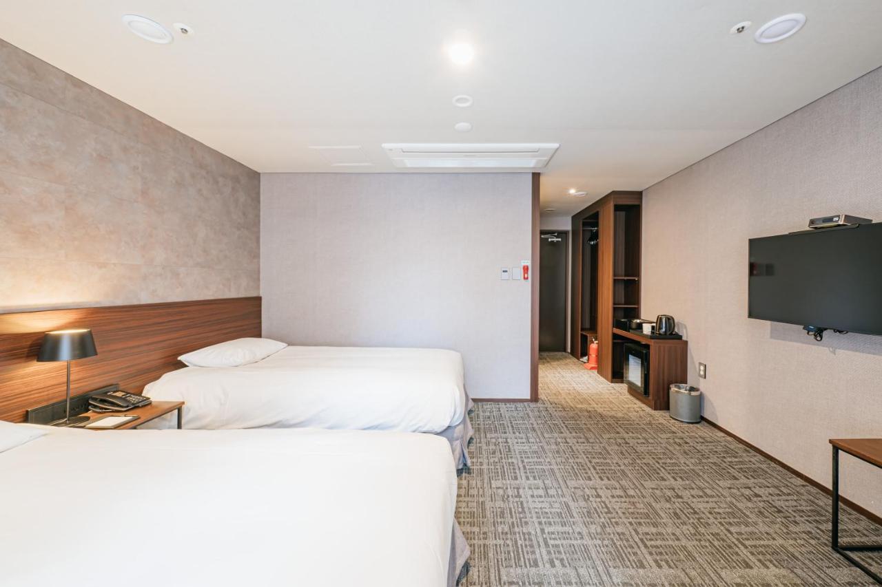 ג'גו Hotel With City מראה חיצוני תמונה