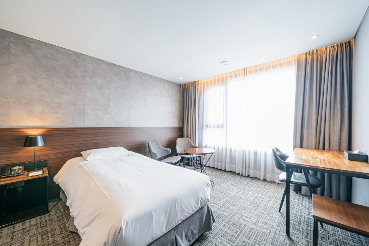 ג'גו Hotel With City מראה חיצוני תמונה