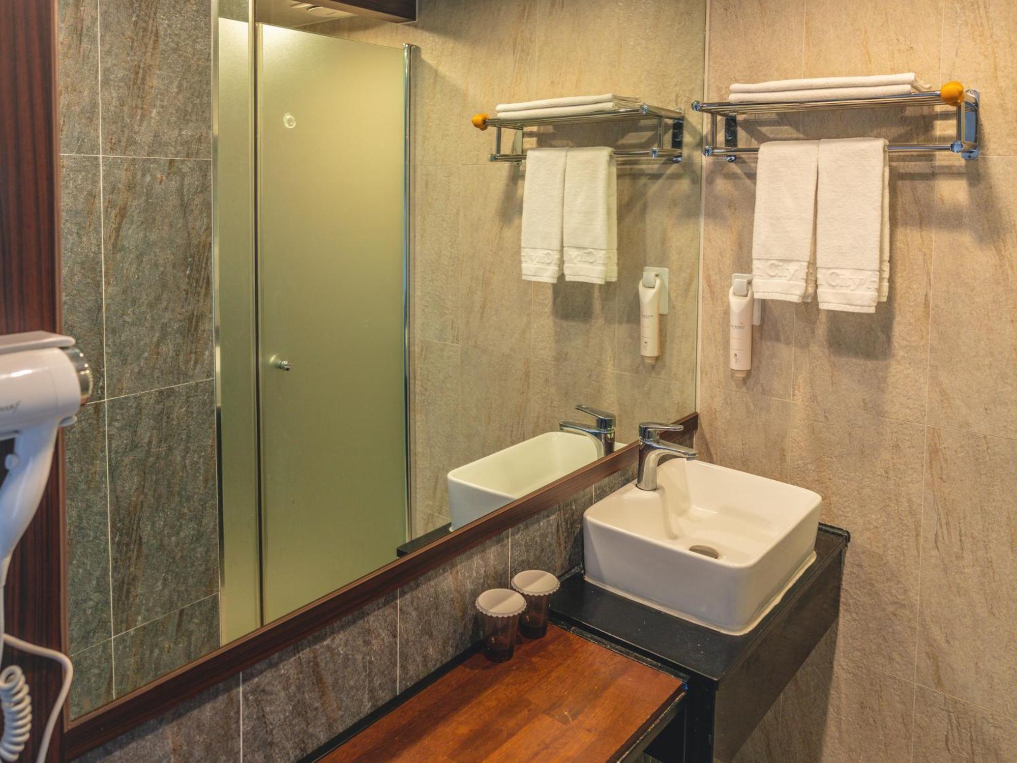 ג'גו Hotel With City מראה חיצוני תמונה
