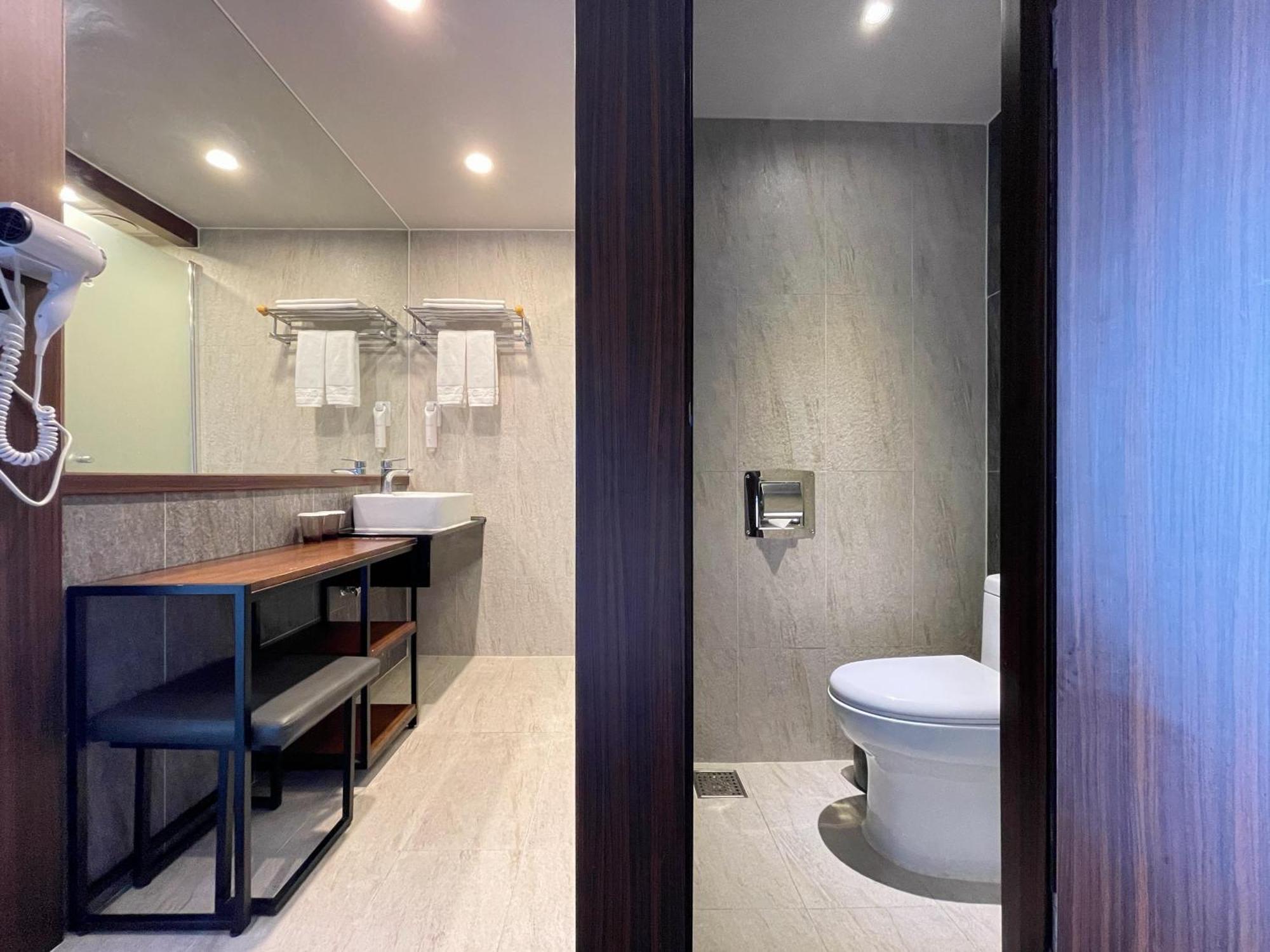 ג'גו Hotel With City מראה חיצוני תמונה