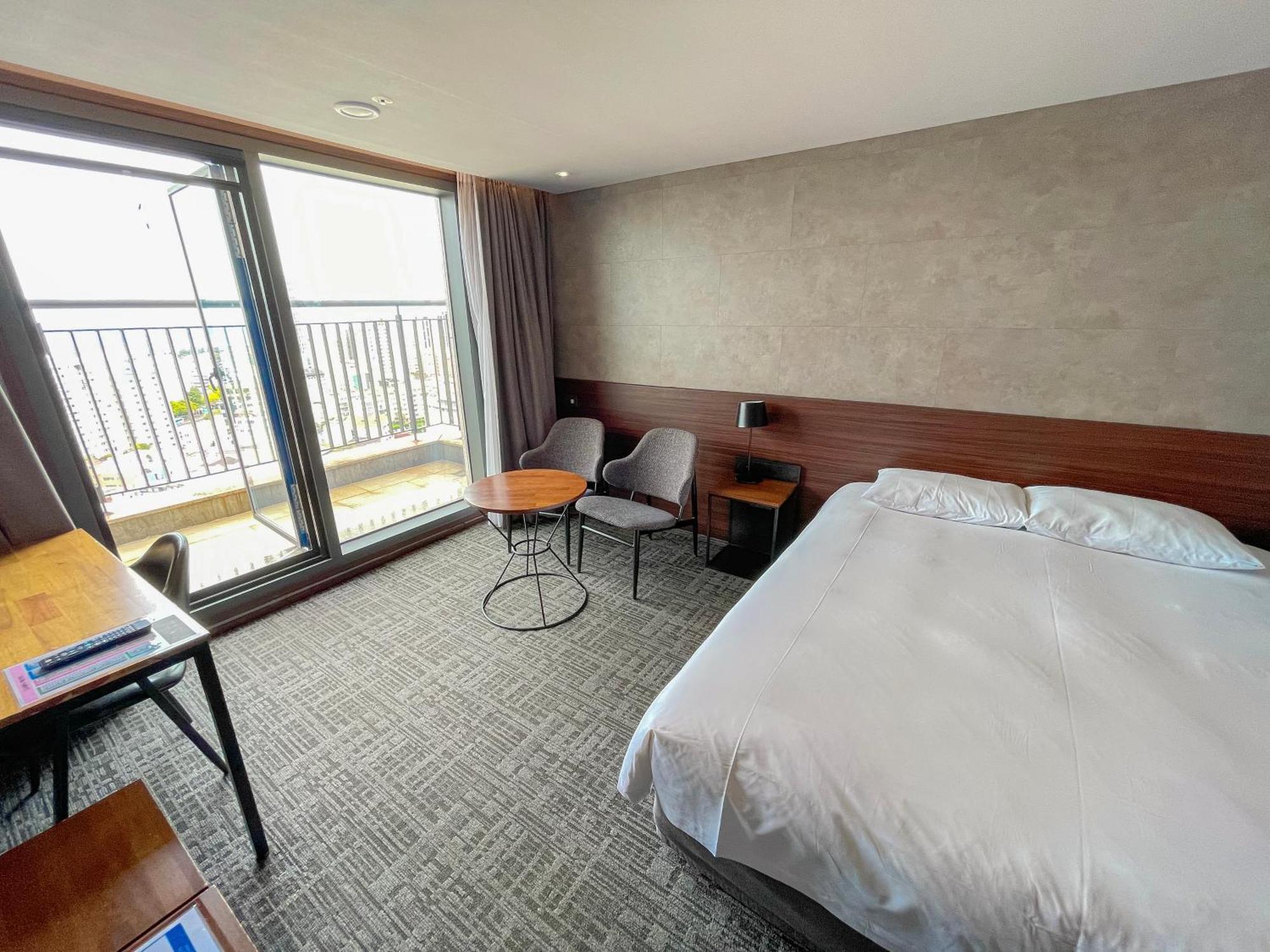 ג'גו Hotel With City מראה חיצוני תמונה