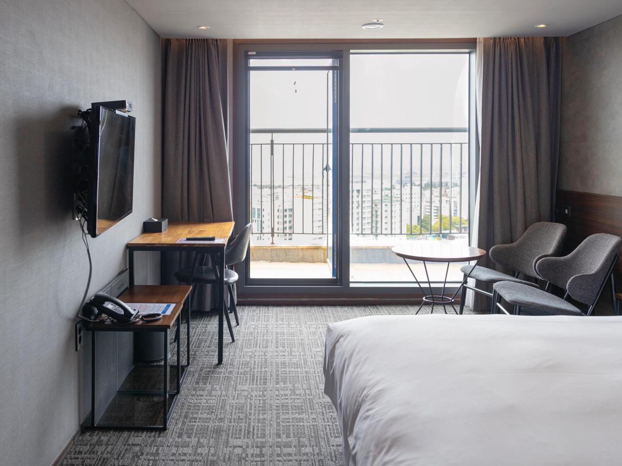 ג'גו Hotel With City מראה חיצוני תמונה
